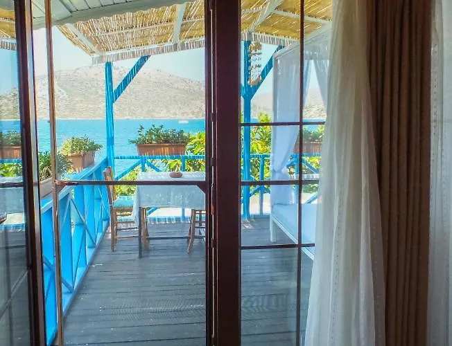 Aphrodite Hotel *