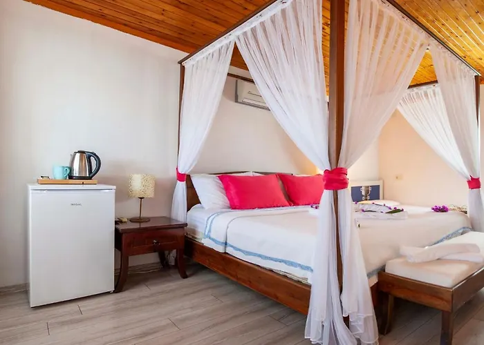 Aphrodite Hotel *