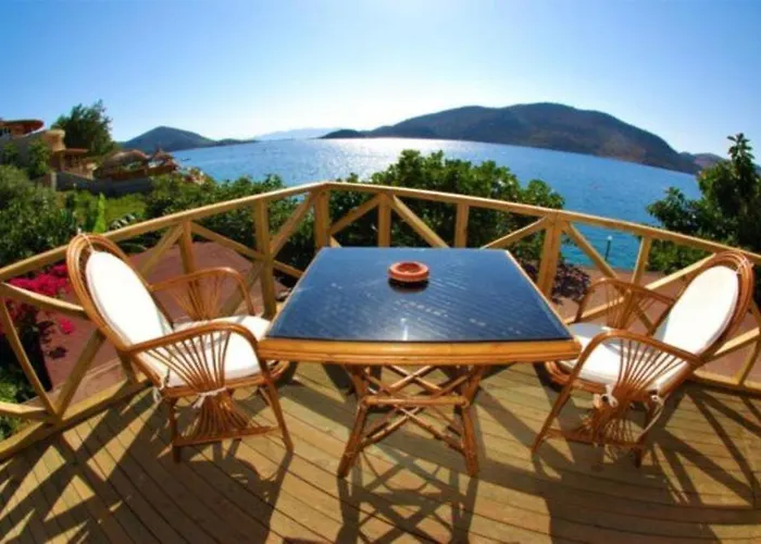 Aphrodite Hotel *