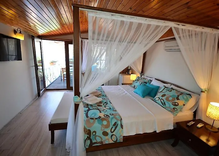 Aphrodite Hotel *