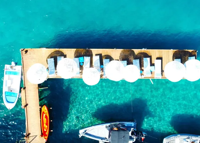 Aphrodite Hotel *