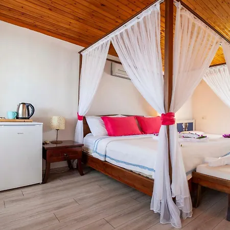 Aphrodite Otel *